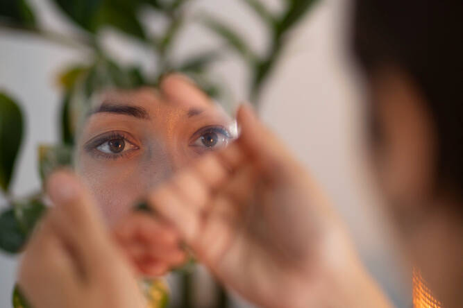 Queda de pelos na sobrancelha